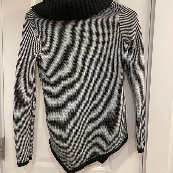 Express Turtleneck - Picture 4 of 5